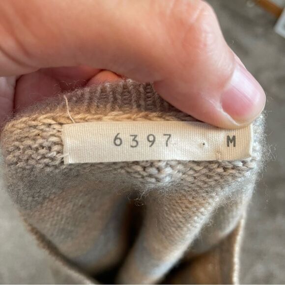 6397- Wool Blend Gray and Tan Crewneck Sweater Size Medium - Picture 7 of 8